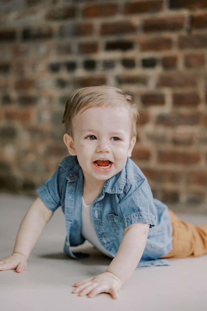 Richmond studio family photographer session with the Keeley family showing siblings and parents in a bright studio setting.