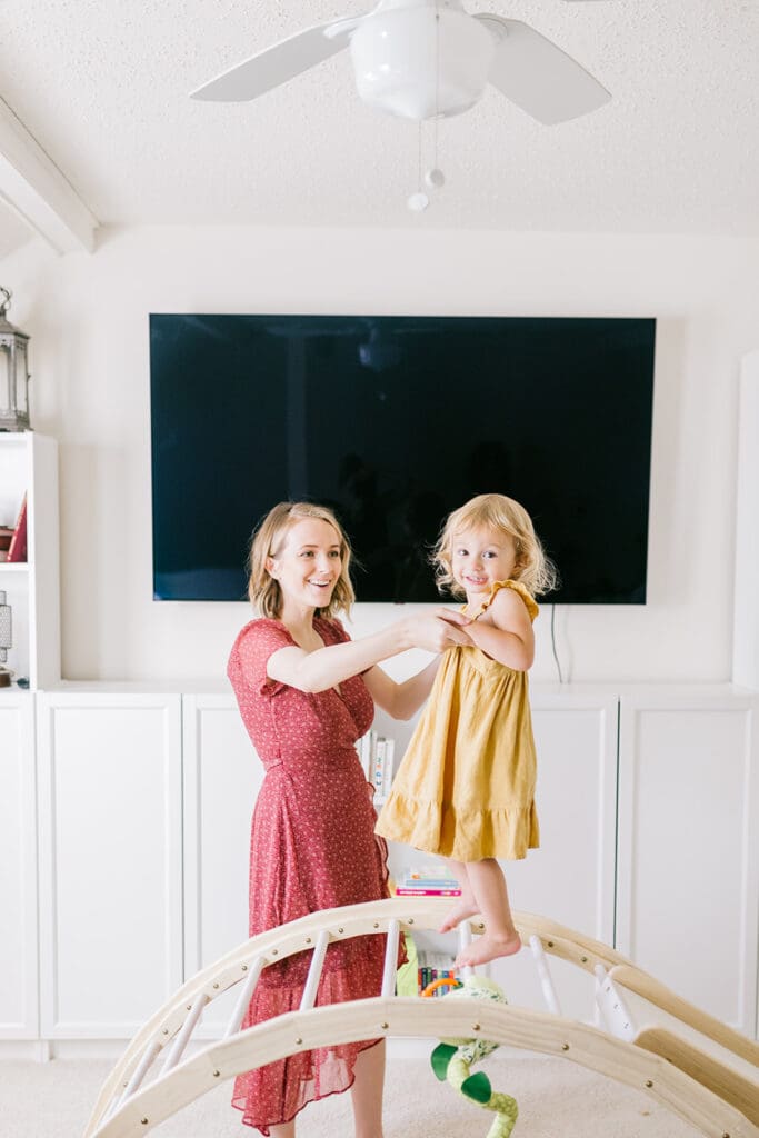 Lifestyle family photographer in Richmond documenting the Allred family reading, playing, dancing and snuggling in coordinated outfits.