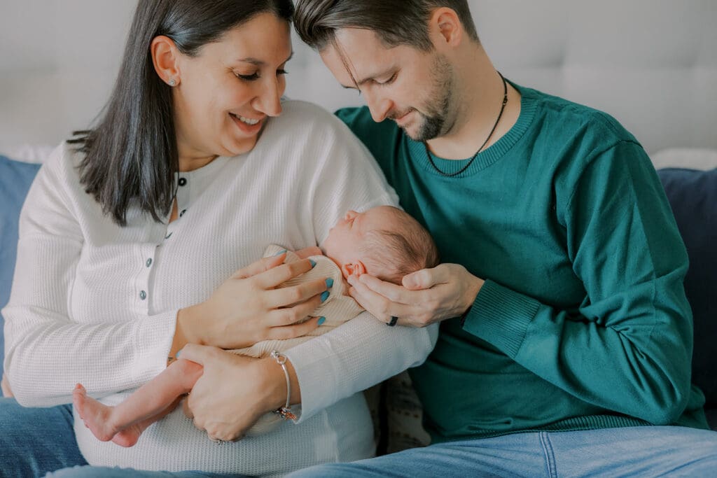 Lifestyle newborn photography in Richmond session showing the Barnes family with baby Lincoln in their home and backyard.