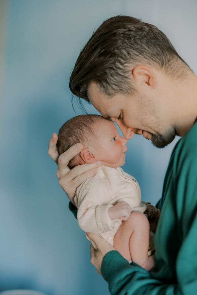 Lifestyle newborn photography in Richmond session showing the Barnes family with baby Lincoln in their home and backyard.